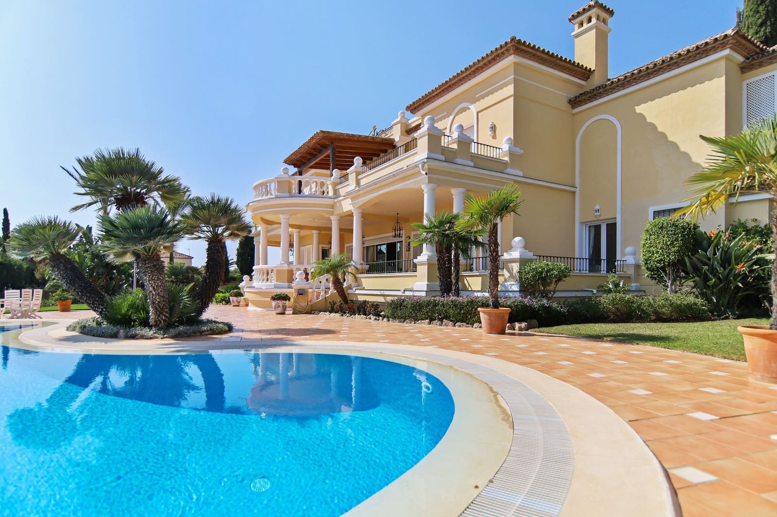 5 sypialnia Willa na sprzedaż w Marbella z basenem garażem - 3 700 000 € (Ref: 10002235)
