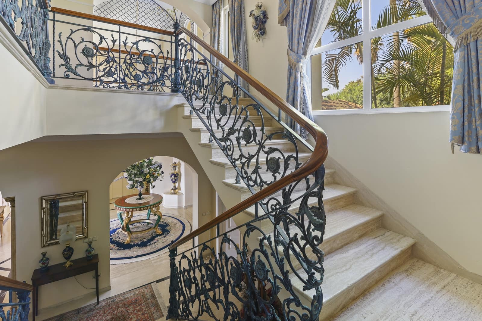 5 sypialnia Willa na sprzedaż w Marbella z basenem garażem - 3 700 000 € (Ref: 10002235)