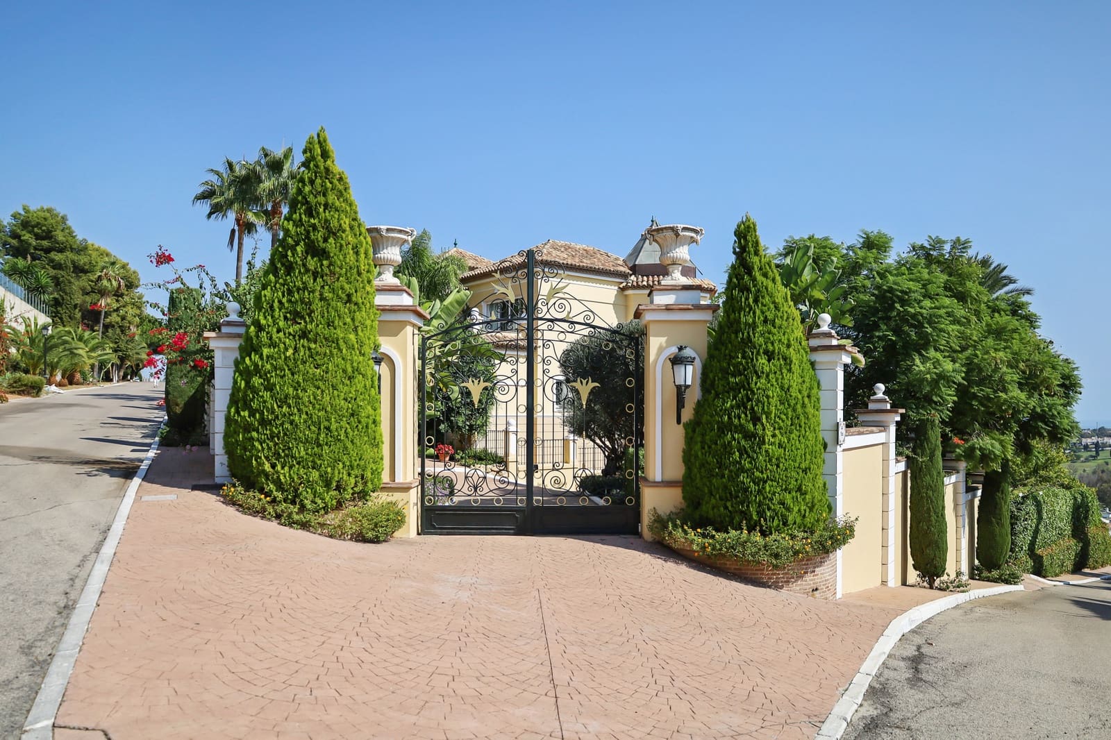 5 sypialnia Willa na sprzedaż w Marbella z basenem garażem - 3 700 000 € (Ref: 10002235)