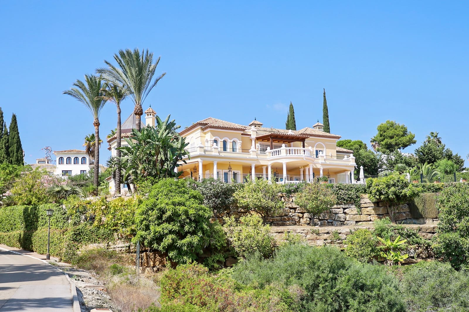 5 sypialnia Willa na sprzedaż w Marbella z basenem garażem - 3 700 000 € (Ref: 10002235)