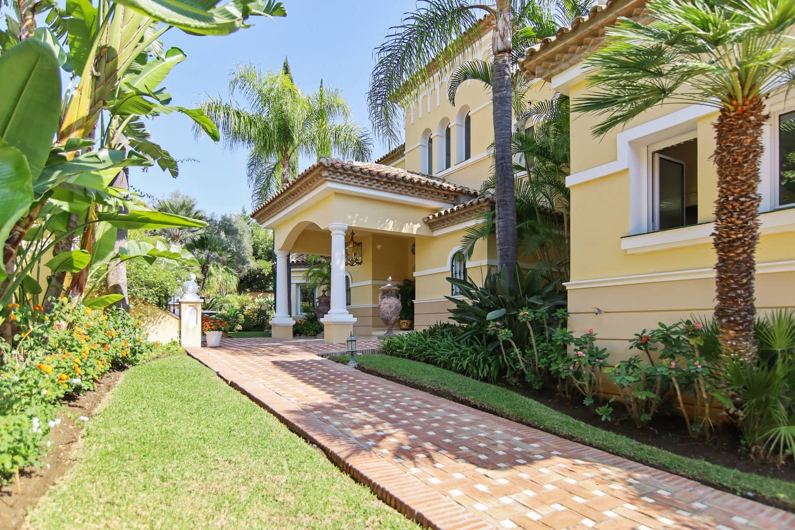 5 sypialnia Willa na sprzedaż w Marbella z basenem garażem - 3 700 000 € (Ref: 10002235)