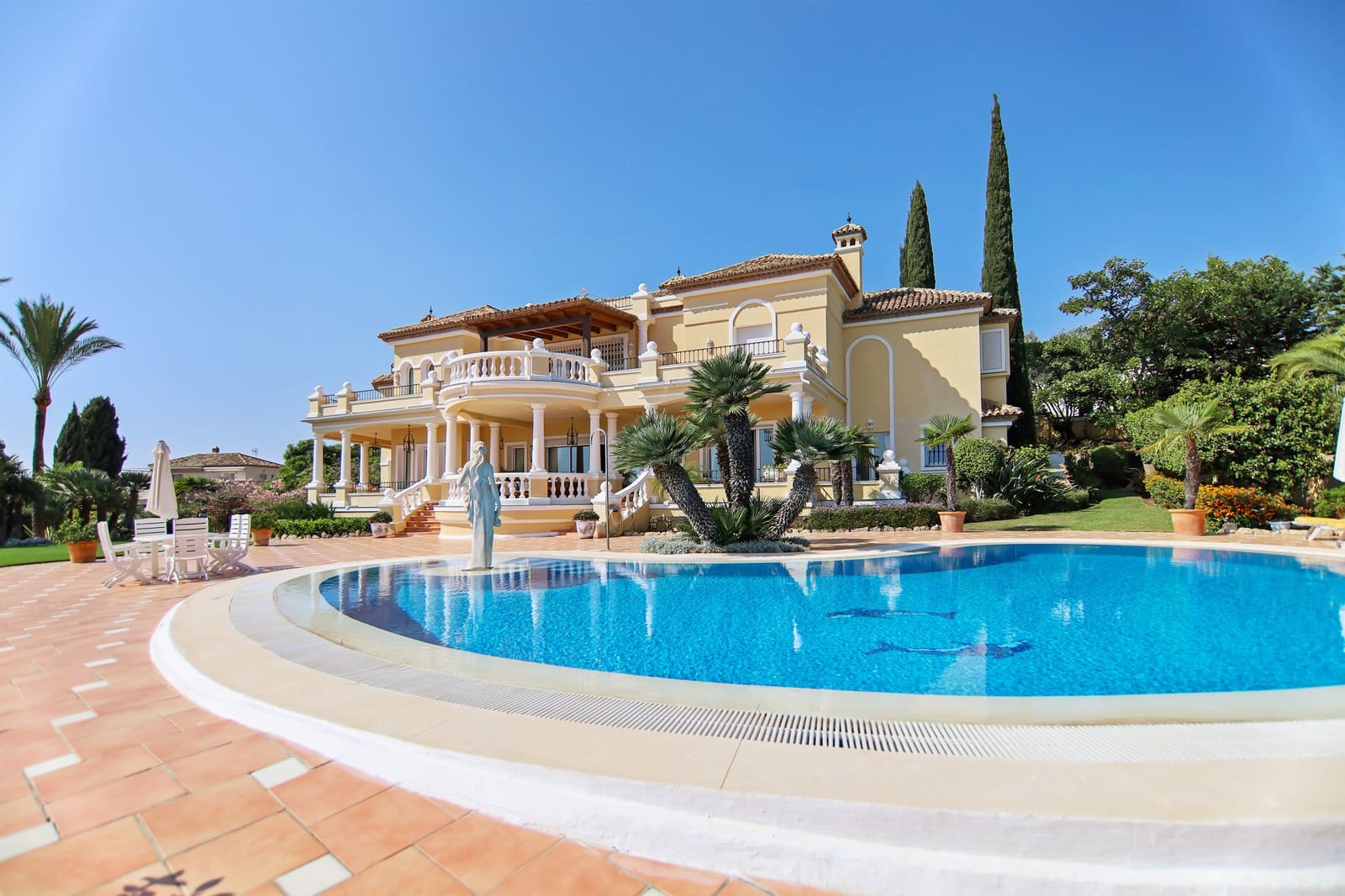 5 sypialnia Willa na sprzedaż w Marbella z basenem garażem - 3 700 000 € (Ref: 10002235)