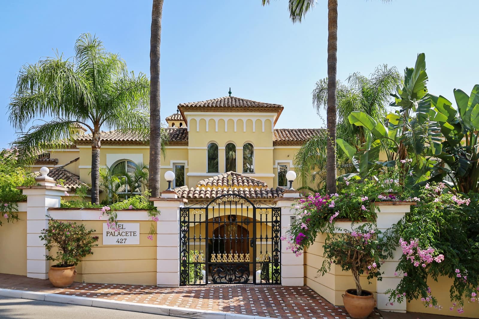 5 sypialnia Willa na sprzedaż w Marbella z basenem garażem - 3 700 000 € (Ref: 10002235)