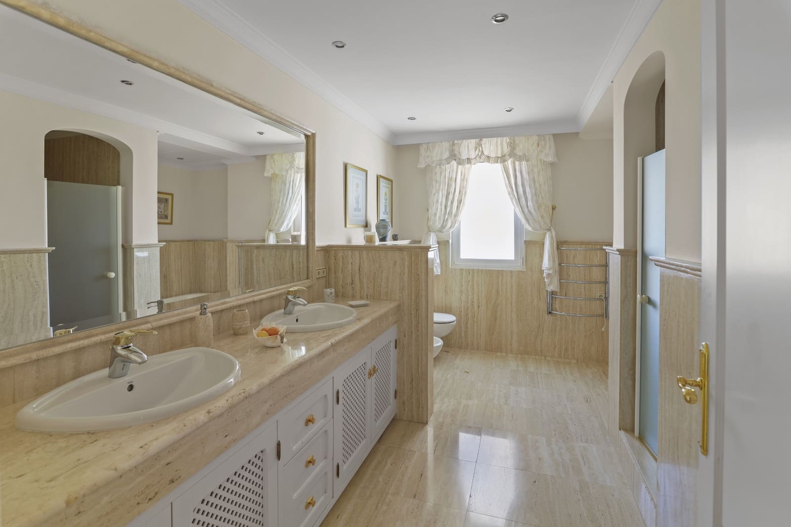 5 sypialnia Willa na sprzedaż w Marbella z basenem garażem - 3 700 000 € (Ref: 10002235)
