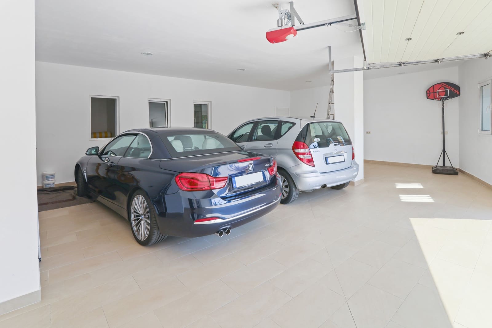 5 sypialnia Willa na sprzedaż w Marbella z basenem garażem - 3 700 000 € (Ref: 10002235)