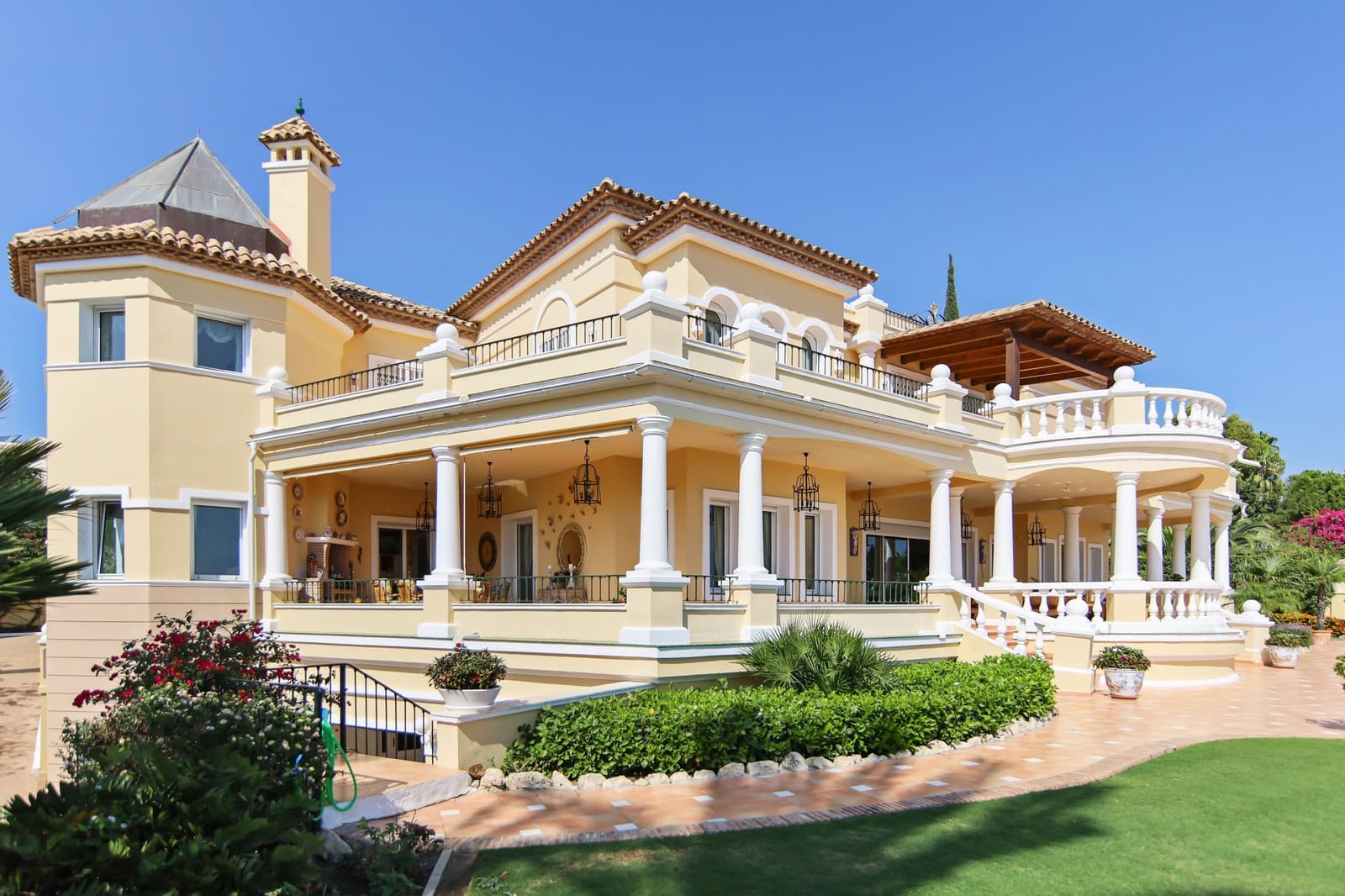 5 sypialnia Willa na sprzedaż w Marbella z basenem garażem - 3 700 000 € (Ref: 10002235)