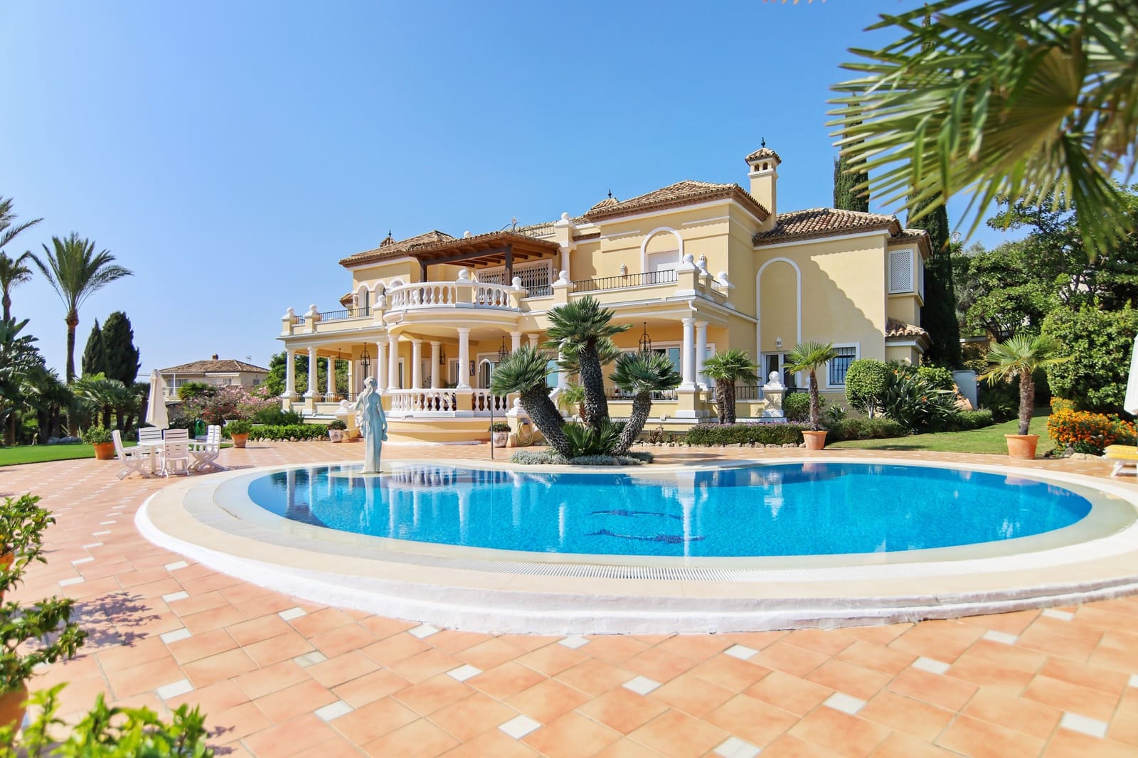 5 sypialnia Willa na sprzedaż w Marbella z basenem garażem - 3 700 000 € (Ref: 10002235)