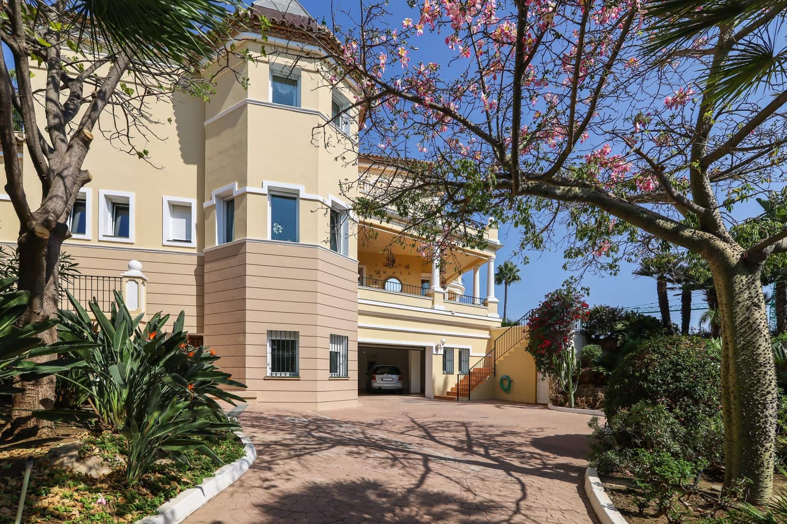 5 sypialnia Willa na sprzedaż w Marbella z basenem garażem - 3 700 000 € (Ref: 10002235)