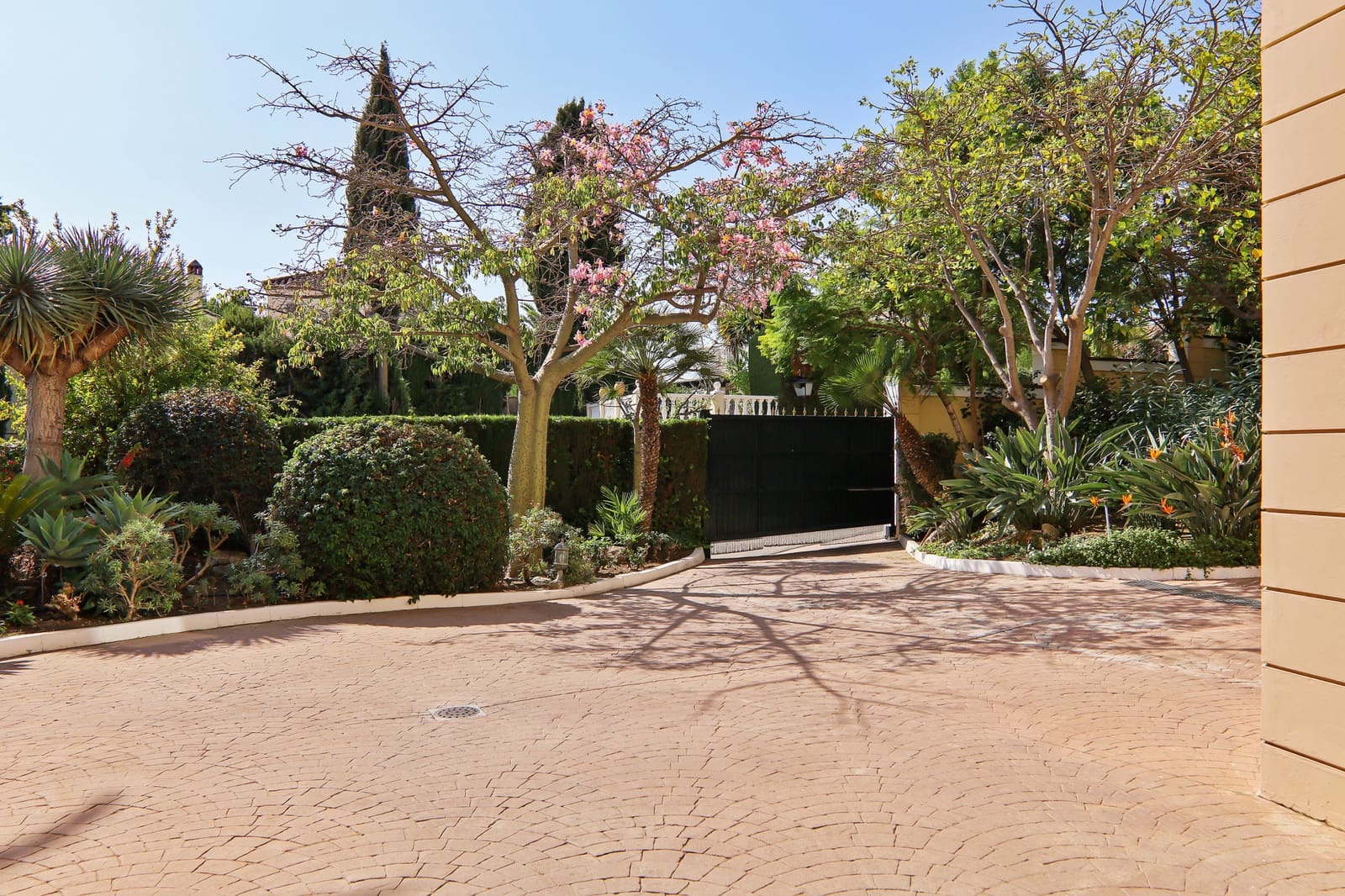 5 sypialnia Willa na sprzedaż w Marbella z basenem garażem - 3 700 000 € (Ref: 10002235)