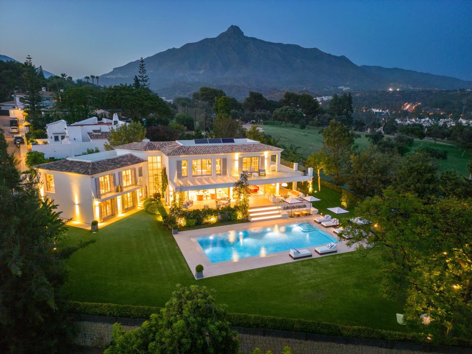 6 slaapkamer Villa te koop in Marbella met zwembad garage - € 9.680.000 (Ref: 10002239)