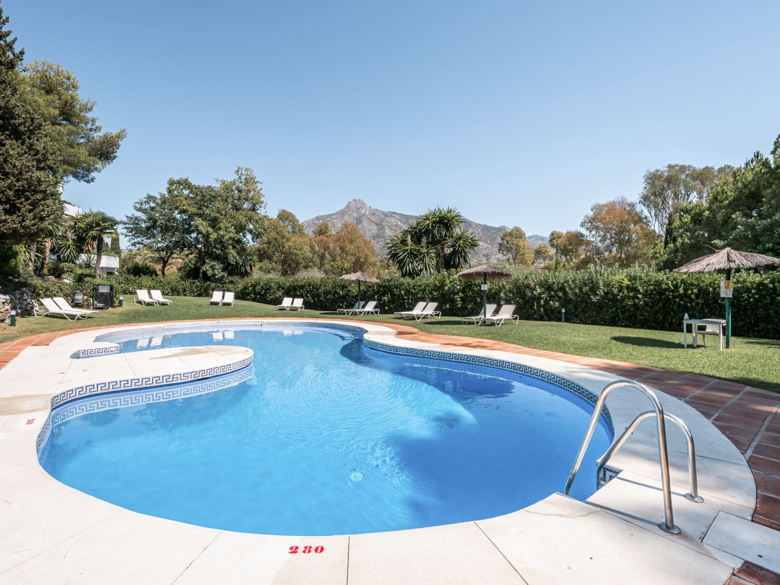 2 chambre Appartement à vendre à Marbella avec piscine garage - 895 000 € (Ref: 10002243)