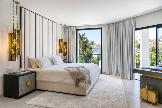 Chalet de 6 habitaciones en Marbella en venta con piscina - 3.995.000 € (Ref: 10002244)