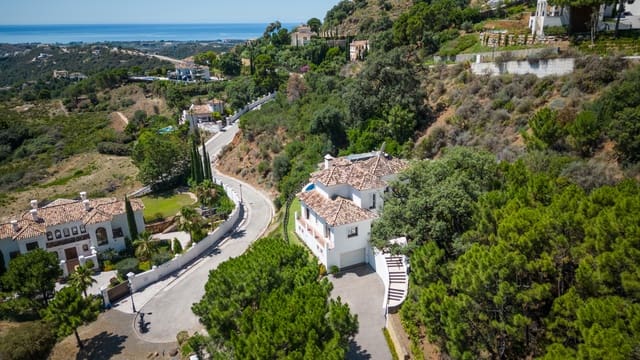 4 sovrum Villa till salu i Marbella med pool garage - 1 995 000 € (Ref: 10002246)