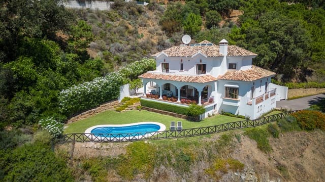 4 sovrum Villa till salu i Marbella med pool garage - 1 995 000 € (Ref: 10002246)