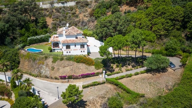 4 sovrum Villa till salu i Marbella med pool garage - 1 995 000 € (Ref: 10002246)