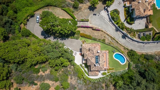 4 sovrum Villa till salu i Marbella med pool garage - 1 995 000 € (Ref: 10002246)