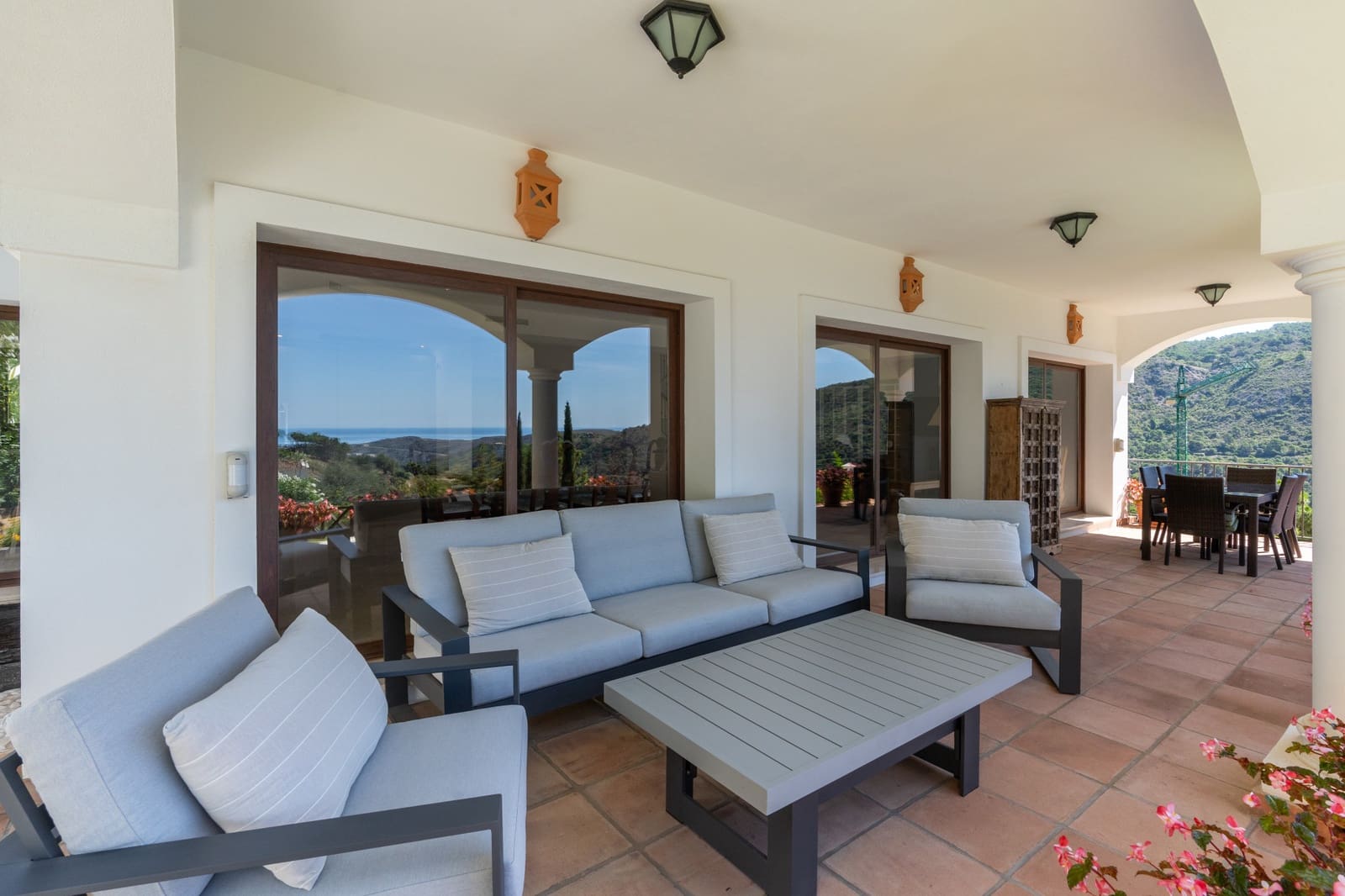 4 sovrum Villa till salu i Marbella med pool garage - 1 995 000 € (Ref: 10002246)