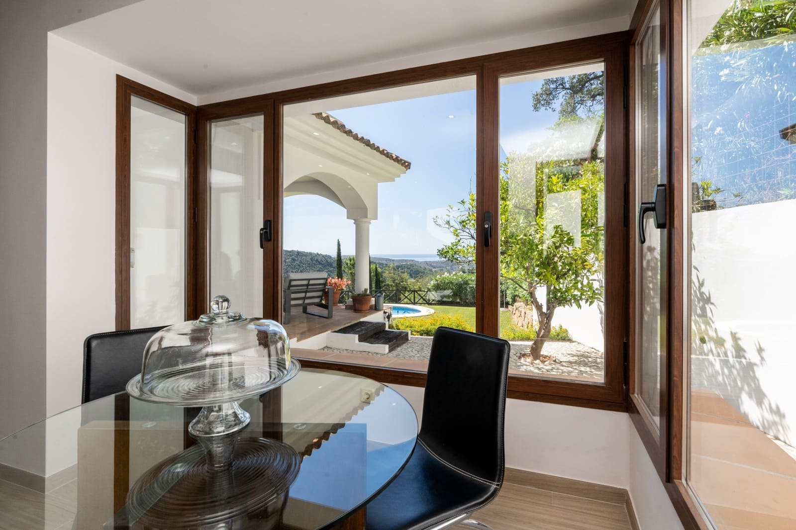 4 sovrum Villa till salu i Marbella med pool garage - 1 995 000 € (Ref: 10002246)