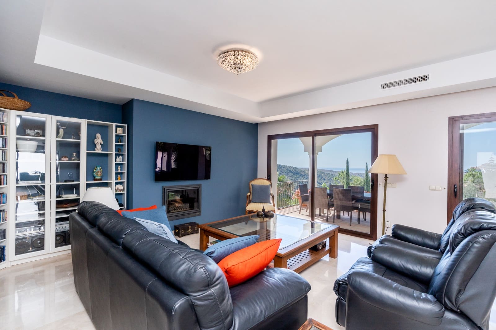 4 sovrum Villa till salu i Marbella med pool garage - 1 995 000 € (Ref: 10002246)