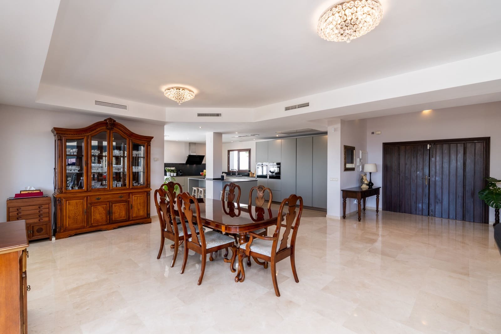4 sovrum Villa till salu i Marbella med pool garage - 1 995 000 € (Ref: 10002246)