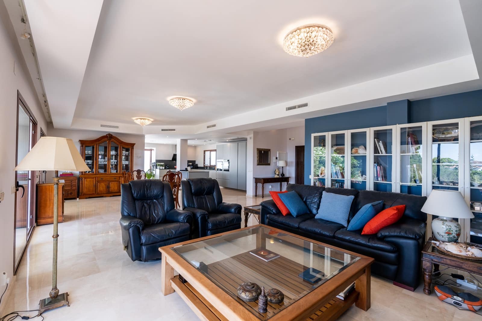 4 sovrum Villa till salu i Marbella med pool garage - 1 995 000 € (Ref: 10002246)