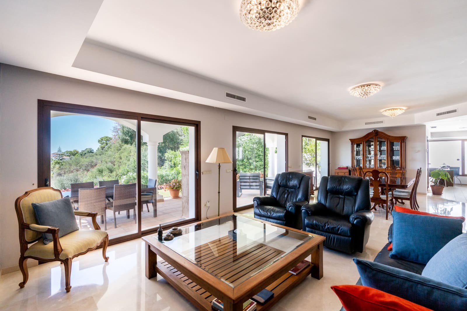 4 sovrum Villa till salu i Marbella med pool garage - 1 995 000 € (Ref: 10002246)