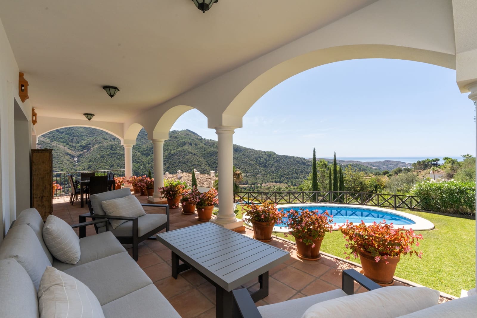 4 sovrum Villa till salu i Marbella med pool garage - 1 995 000 € (Ref: 10002246)