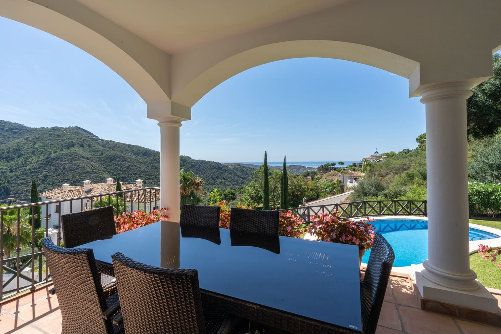 4 sovrum Villa till salu i Marbella med pool garage - 1 995 000 € (Ref: 10002246)