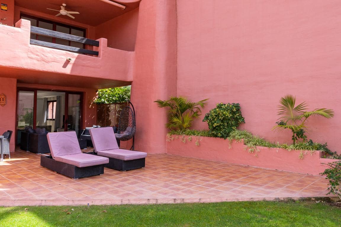 2 bedroom Apartment for sale in Estepona with pool garage - € 750,000 (Ref: 10002247)