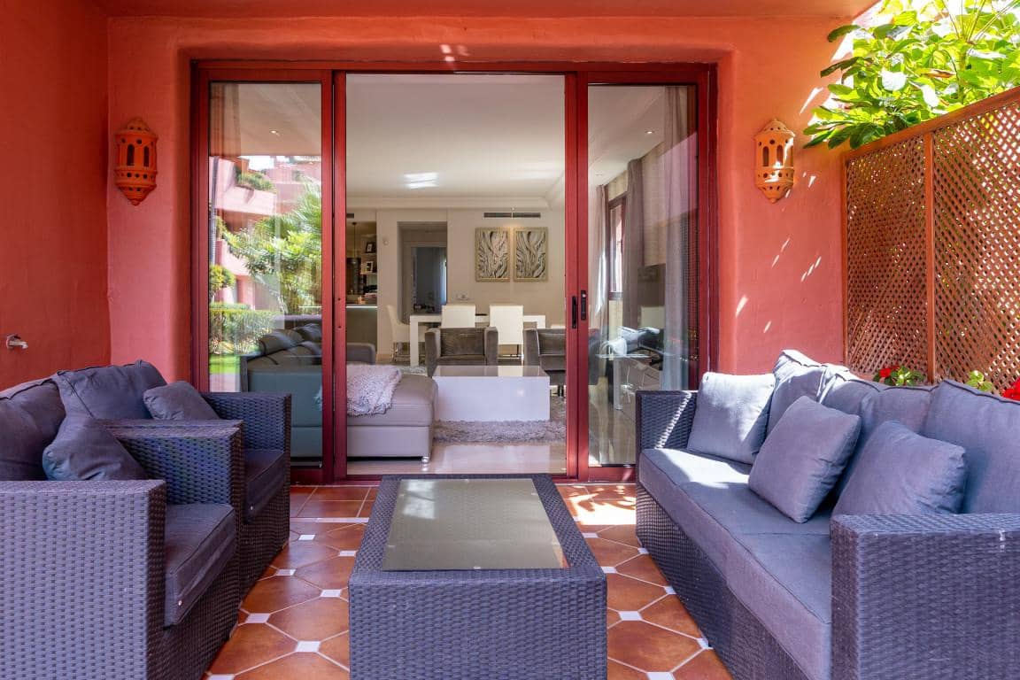 2 bedroom Apartment for sale in Estepona with pool garage - € 750,000 (Ref: 10002247)