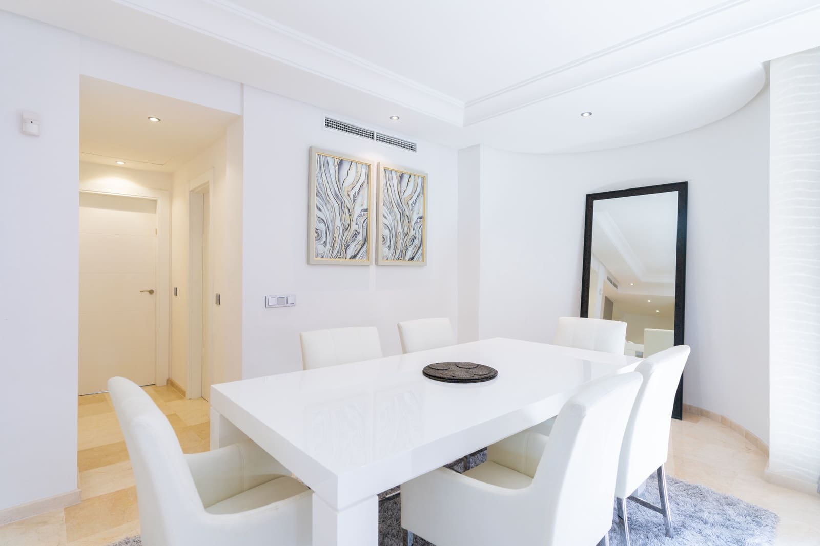 2 bedroom Apartment for sale in Estepona with pool garage - € 750,000 (Ref: 10002247)