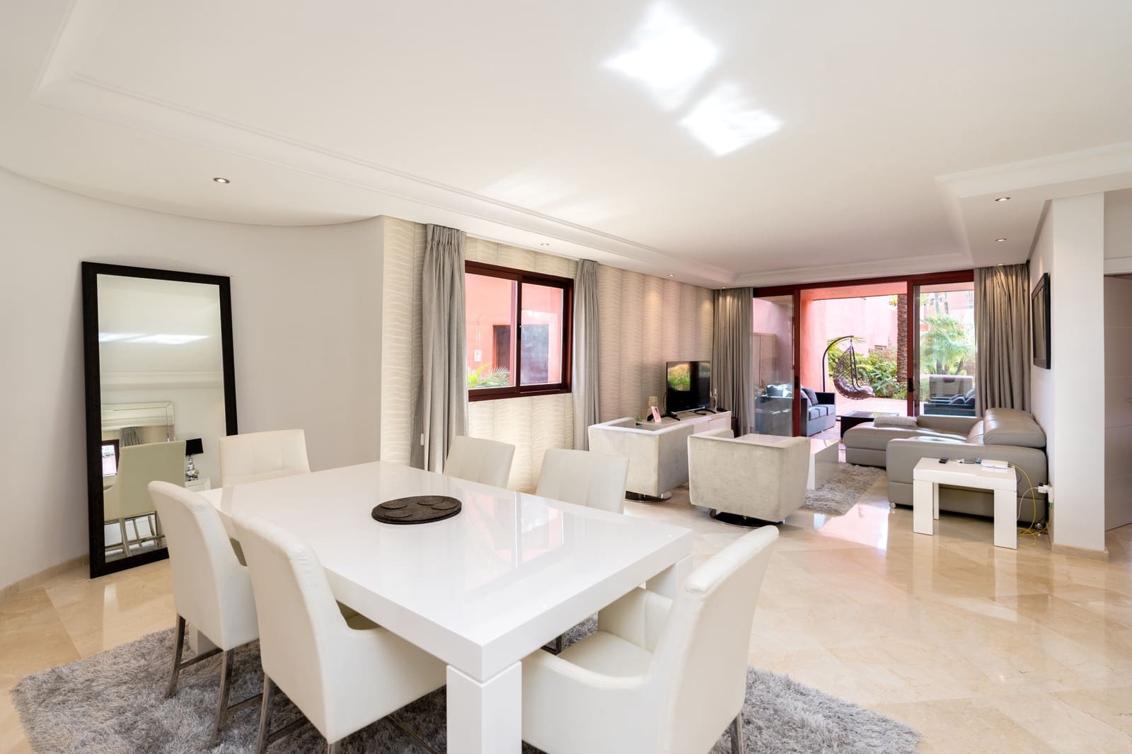 2 bedroom Apartment for sale in Estepona with pool garage - € 750,000 (Ref: 10002247)