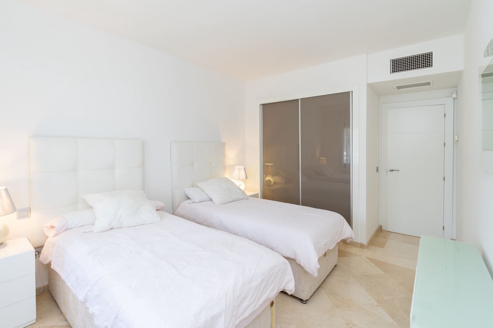 2 bedroom Apartment for sale in Estepona with pool garage - € 750,000 (Ref: 10002247)
