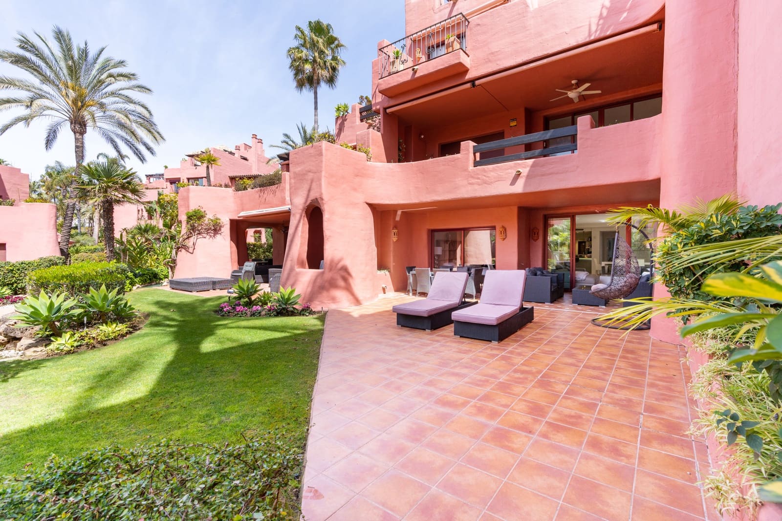 2 bedroom Apartment for sale in Estepona with pool garage - € 750,000 (Ref: 10002247)
