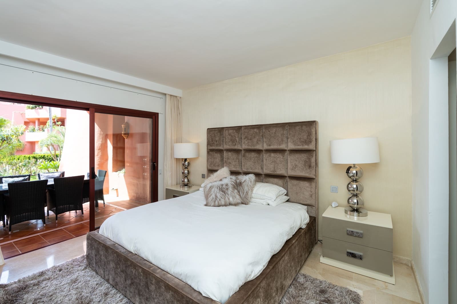 2 bedroom Apartment for sale in Estepona with pool garage - € 750,000 (Ref: 10002247)