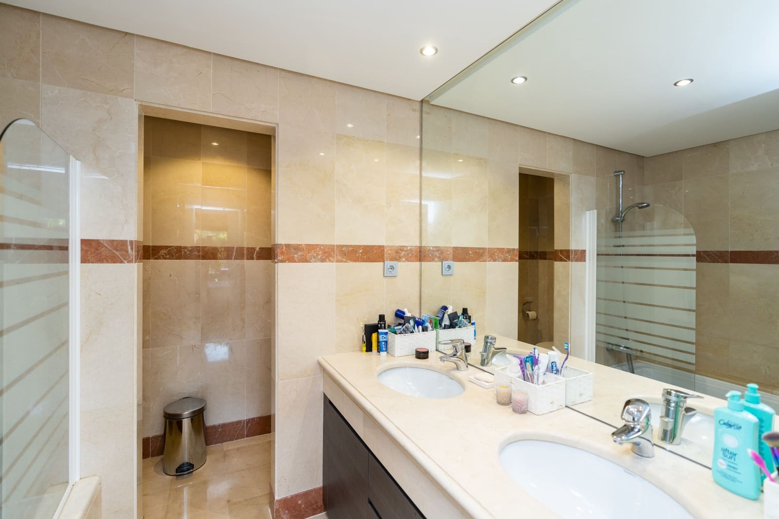 2 bedroom Apartment for sale in Estepona with pool garage - € 750,000 (Ref: 10002247)