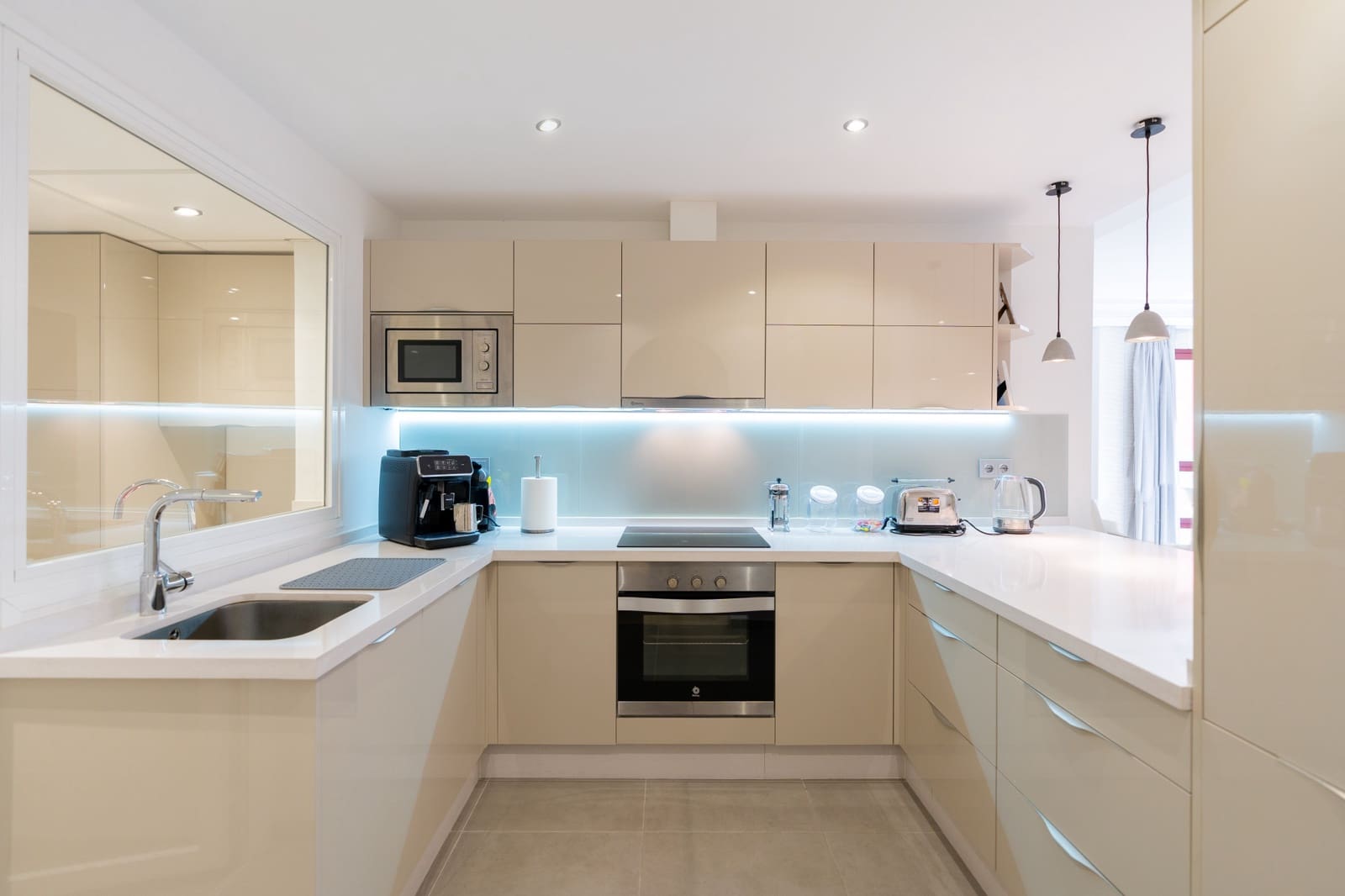 2 bedroom Apartment for sale in Estepona with pool garage - € 750,000 (Ref: 10002247)