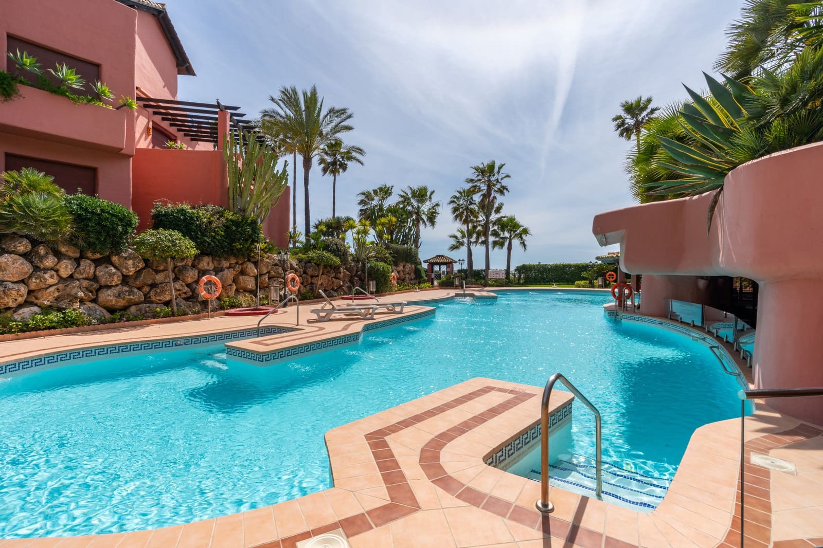 2 bedroom Apartment for sale in Estepona with pool garage - € 750,000 (Ref: 10002247)