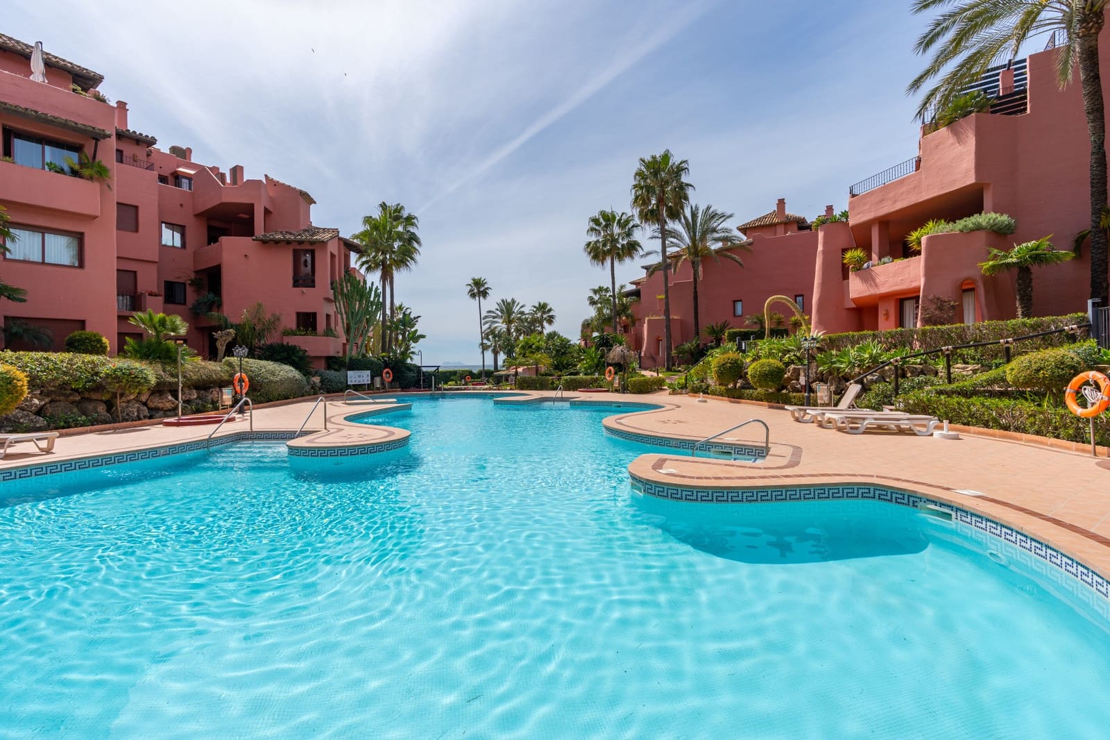 2 bedroom Apartment for sale in Estepona with pool garage - € 750,000 (Ref: 10002247)