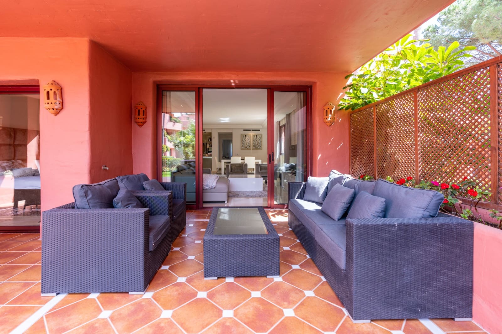 2 bedroom Apartment for sale in Estepona with pool garage - € 750,000 (Ref: 10002247)