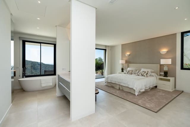 4 sypialnia Willa na sprzedaż w Marbella z basenem garażem - 2 450 000 € (Ref: 10002248)