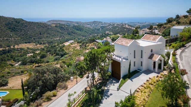 4 sypialnia Willa na sprzedaż w Marbella z basenem garażem - 2 450 000 € (Ref: 10002248)