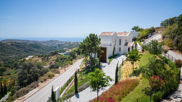 4 sypialnia Willa na sprzedaż w Marbella z basenem garażem - 2 450 000 € (Ref: 10002248)