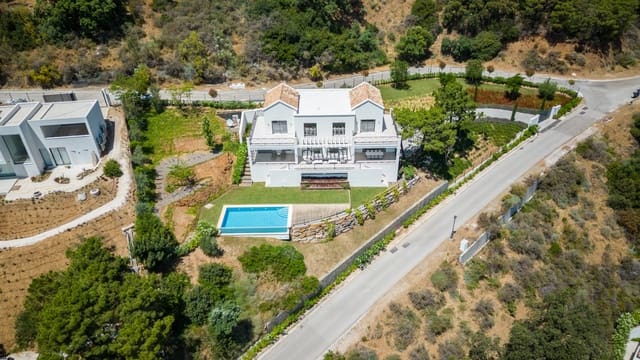 4 sypialnia Willa na sprzedaż w Marbella z basenem garażem - 2 450 000 € (Ref: 10002248)