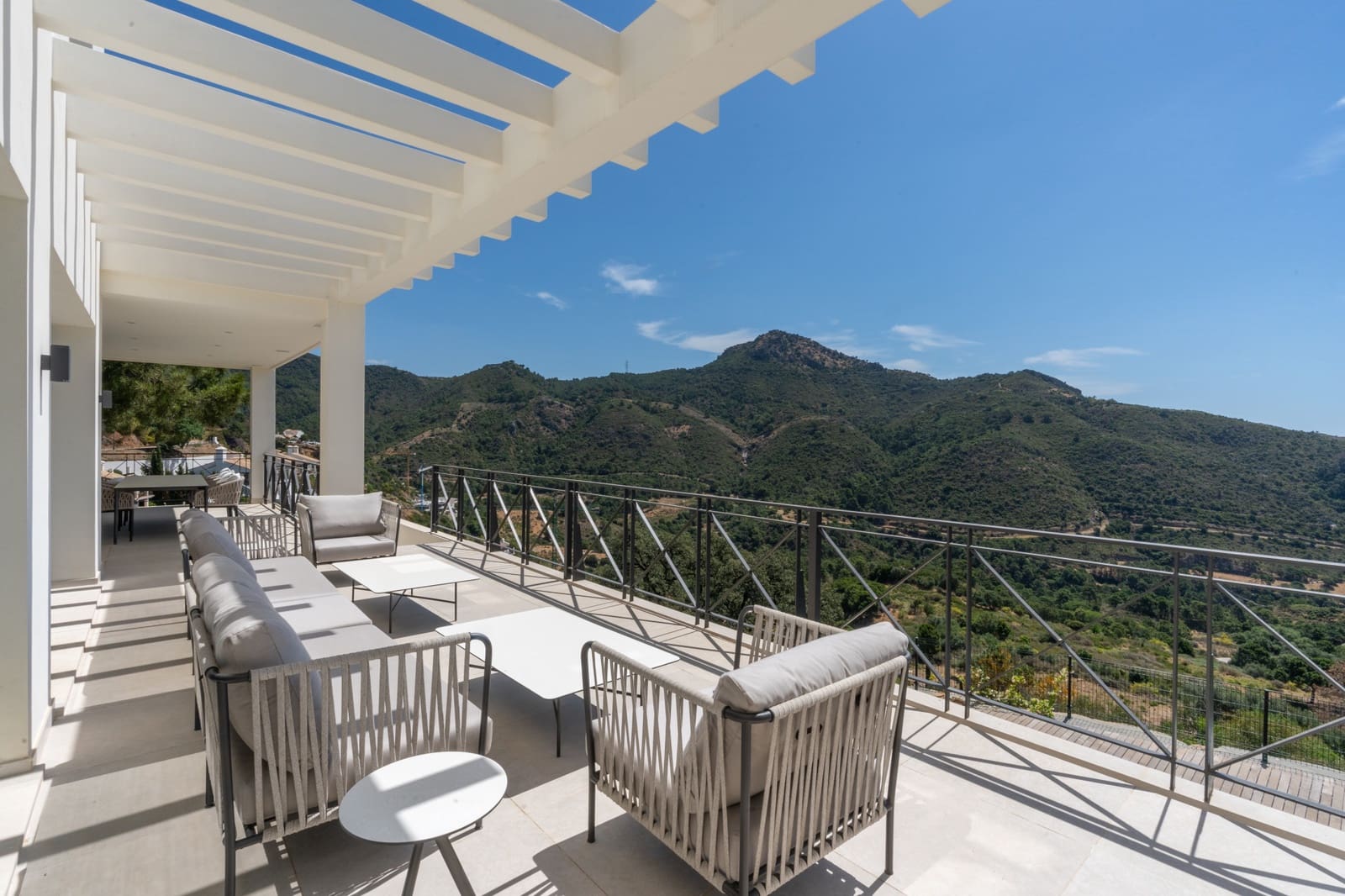 4 sovrum Villa till salu i Marbella med pool garage - 2 450 000 € (Ref: 10002248)