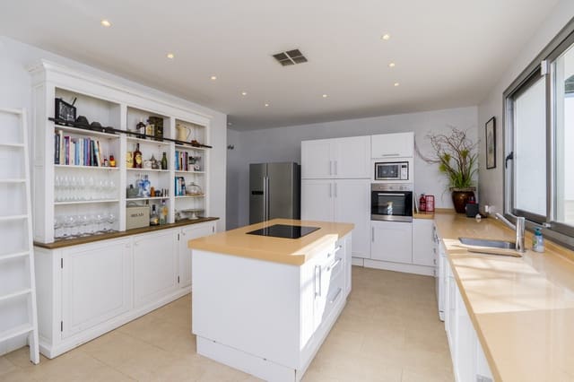 6 slaapkamer Villa te koop in Sotogrande, San Roque met zwembad garage - € 1.850.000 (Ref: 10002249)