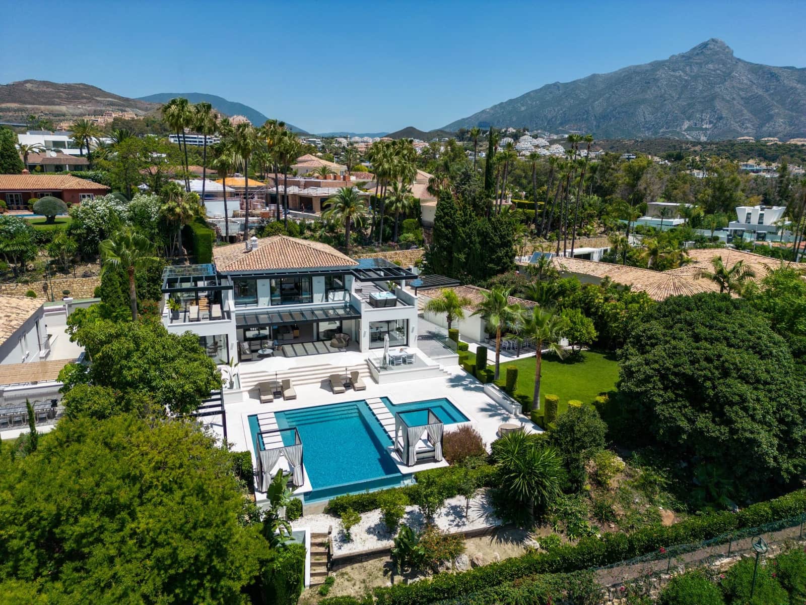 5 sypialnia Willa na sprzedaż w Marbella z basenem garażem - 6 995 000 € (Ref: 10002250)