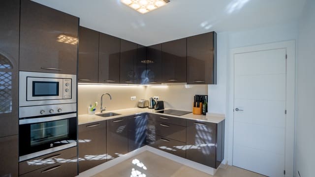 3 slaapkamer Villa te koop in Marbella met zwembad garage - € 520.000 (Ref: 10002251)