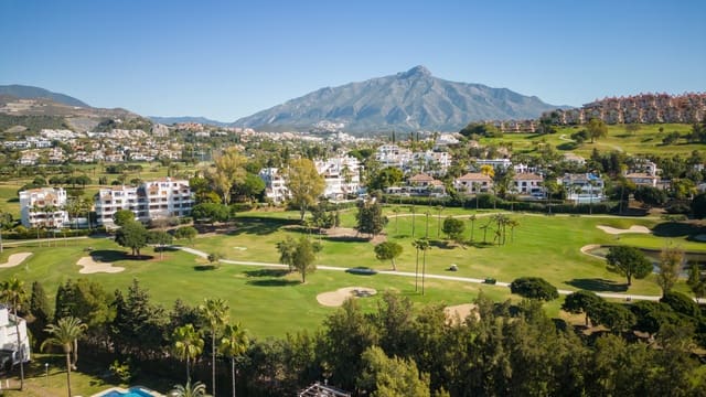 3 slaapkamer Villa te koop in Marbella met zwembad garage - € 520.000 (Ref: 10002251)
