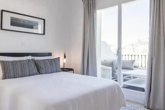 2 bedroom Apartment for sale in La Quinta with pool garage - € 650,000 (Ref: 10002254)